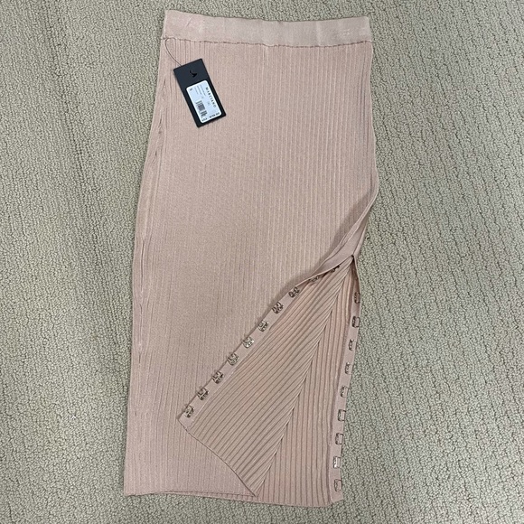 Never been worn with tags attached Marciano skirt - Picture 2 of 4